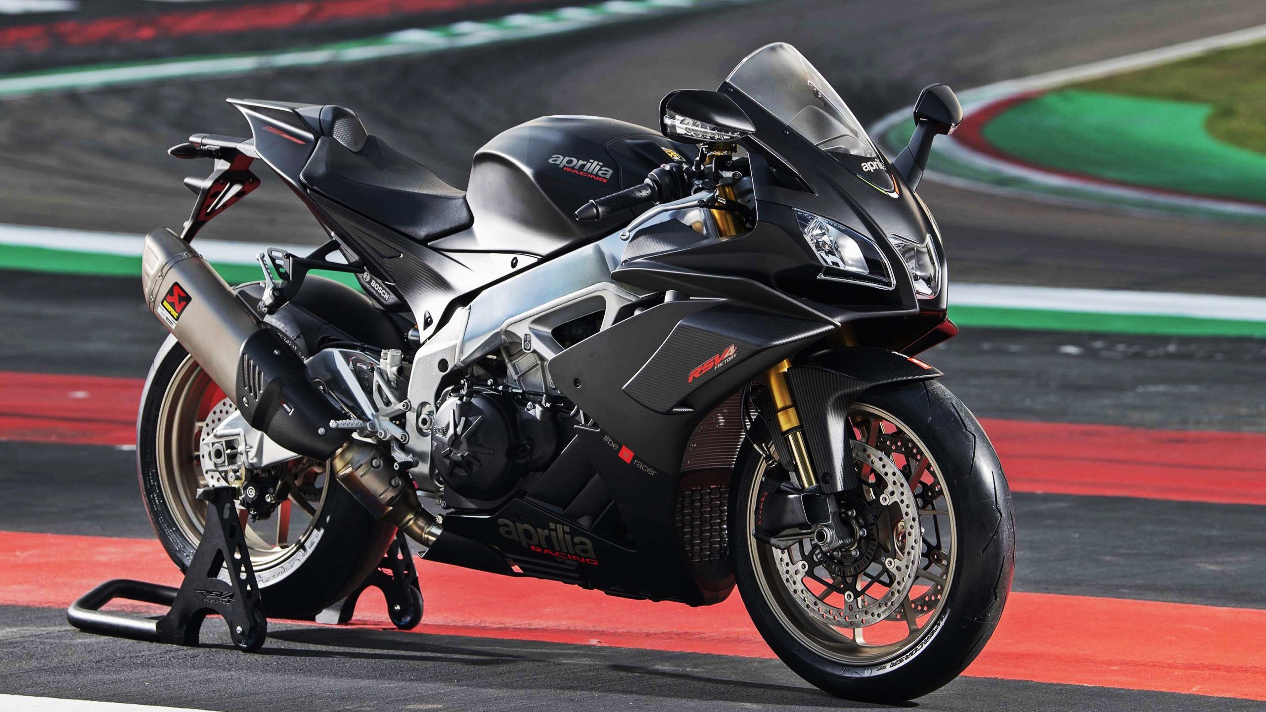 九游娱乐中心-《明星选手采访：他们的成长经历与心路历程》，明星采访综艺